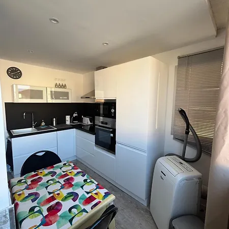 Cosy T2 Climatise Sur Le Port A 5Min De La Mer Parking Prive Linge De Bain Et De Lit Fournis Apartment *