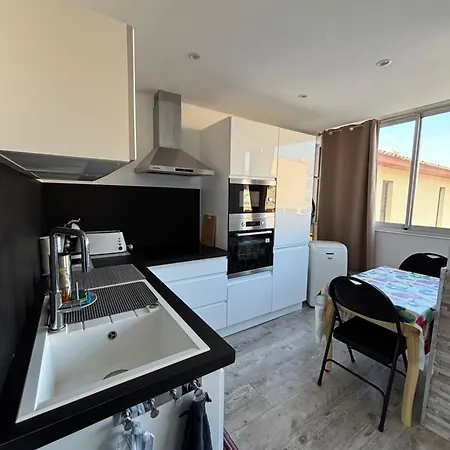 Cosy T2 Climatise Sur Le Port A 5min De La Parking Prive Linge De Bain Et De Lit Fournis Apartment *