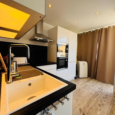 Cosy T2 Climatise Sur Le Port A 5min De La Parking Prive Linge De Bain Et De Lit Fournis Apartment Leucate