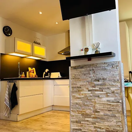 Apartment Cosy T2 Climatise Sur Le Port A 5min De La Parking Prive Linge De Bain Et De Lit Fournis